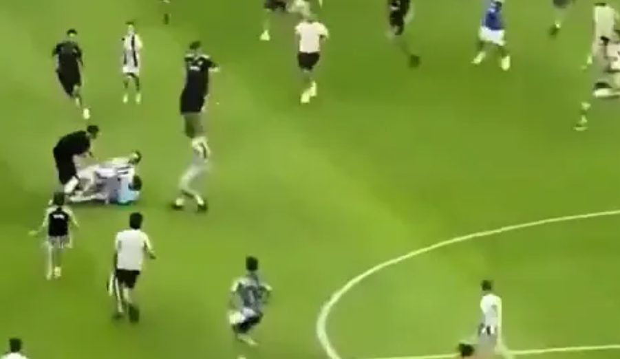 Juventus player Federico Gatti tackled by fan